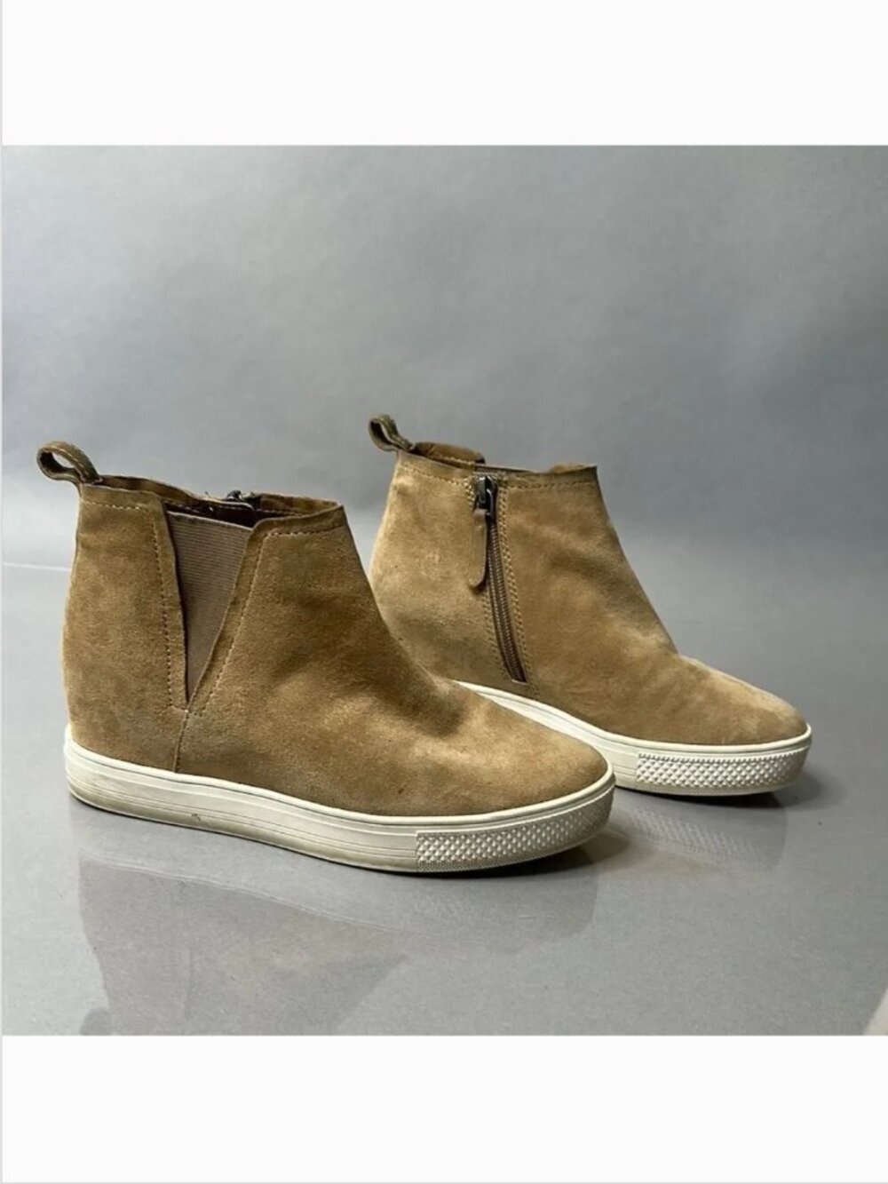 Caslon Cnaidy-Lea Suede Wedge Sneakers – Tan – Women’s Size 5.5M (A-1516)